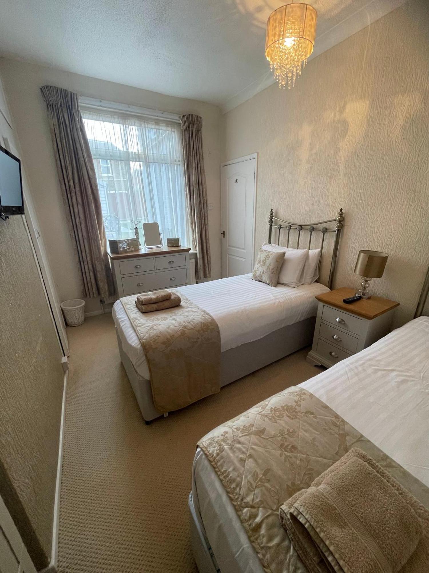 Belle-Vue Apartments Hunstanton Esterno foto