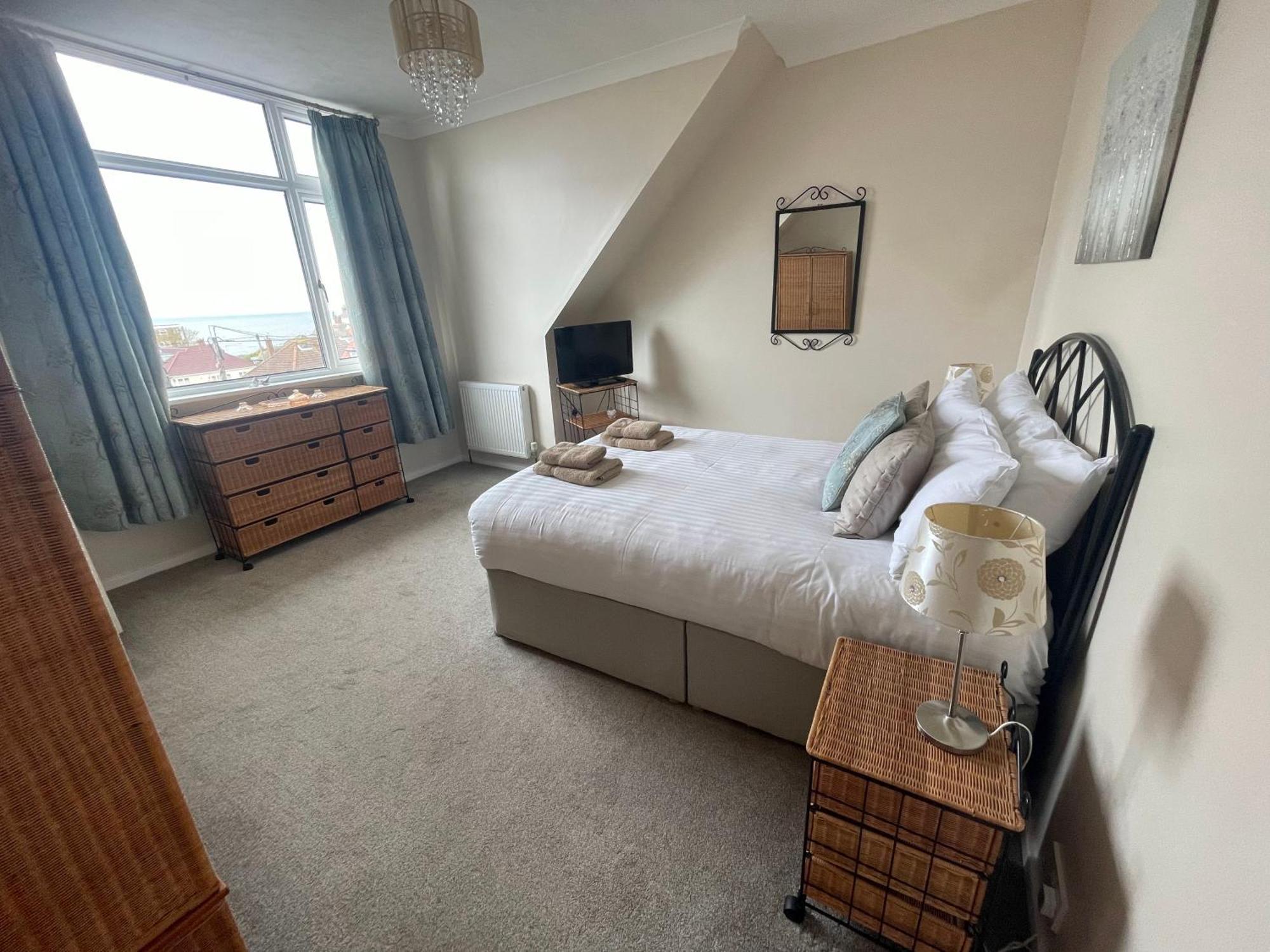 Belle-Vue Apartments Hunstanton Esterno foto